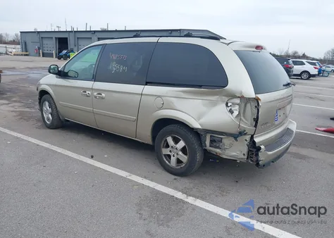 2005 Dodge Grand Caravan Sxt z USA, uszkodzony, nr VIN 2D4GP44L75R326111
